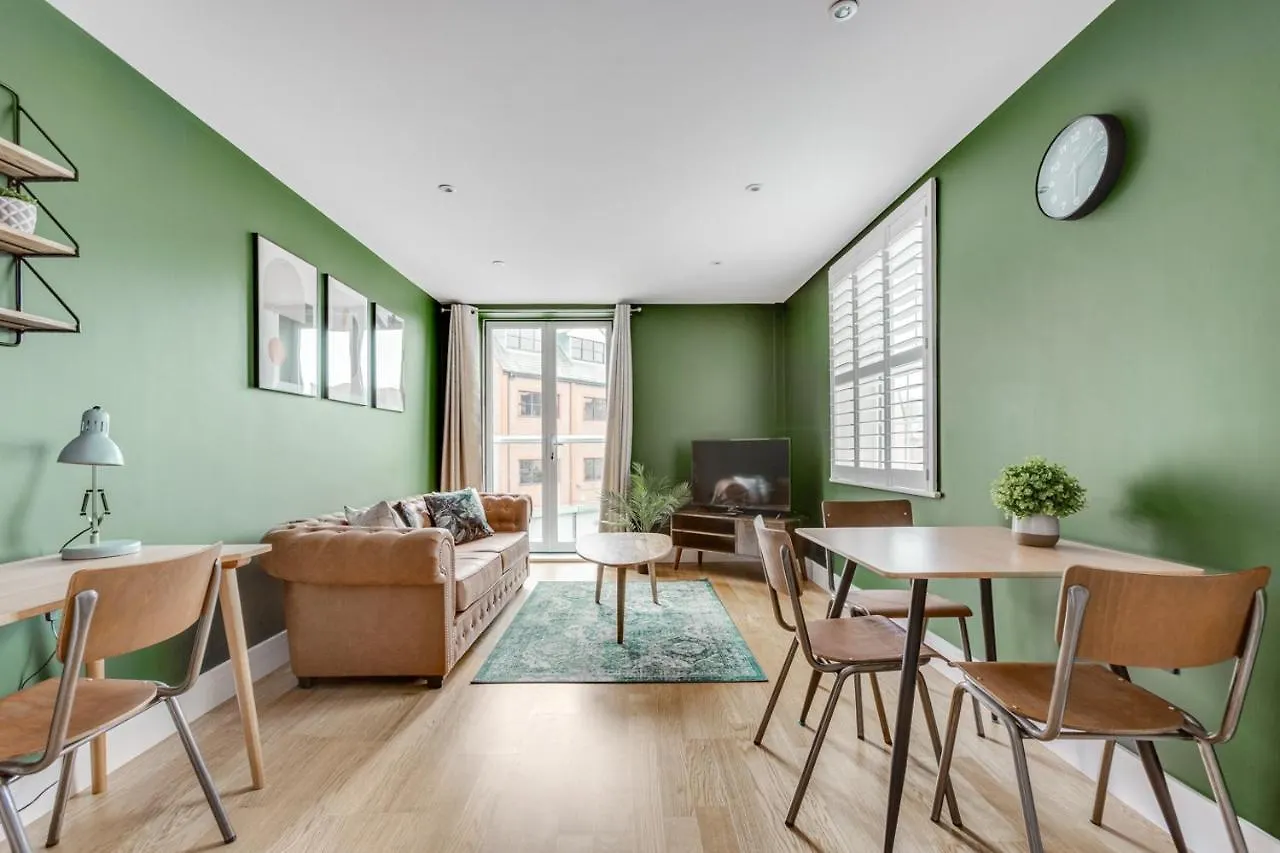 Executive 2 Bedroom Apt City Centre Free Pkg , Wifi By Tent Serviced Apartments Staines-upon-Thames 0*,  United Kingdom
