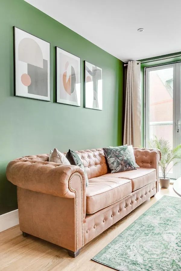 Executive 2 Bedroom Apt City Centre Free Pkg , Wifi By Tent Serviced Apartments Staines-upon-Thames 0*,
