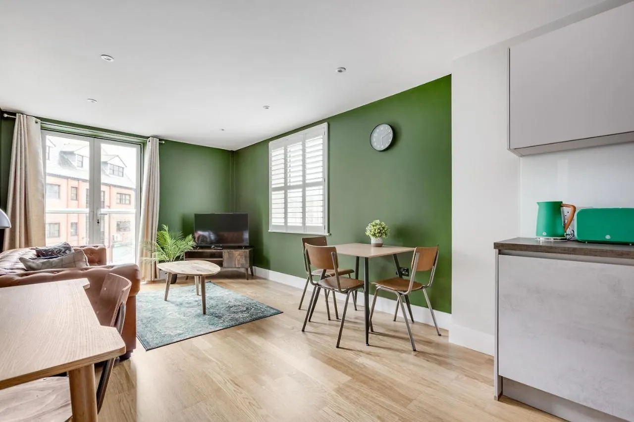 Executive 2 Bedroom Apt City Centre Free Pkg , Wifi By Tent Serviced Apartments Staines-upon-Thames United Kingdom