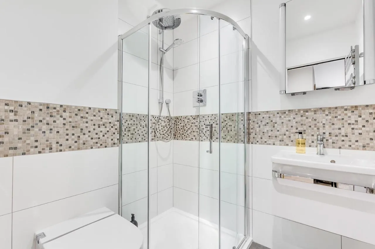Executive 2 Bedroom Apt City Centre Free Pkg , Wifi By Tent Serviced Apartments Staines-upon-Thames United Kingdom
