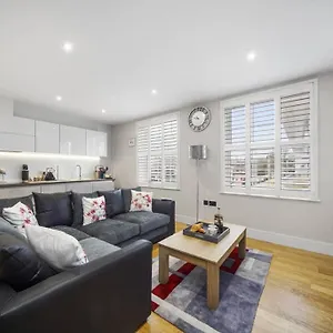 Apartment Flat 3 Bridge House, Staines-upon-Thames