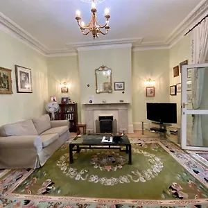 Apartment - Large Entire, Staines-upon-Thames