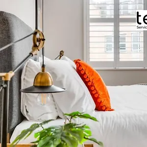 Apartment Stunning Centre Two Bedroom With Free Parking At Tent Serviced, Staines-upon-Thames
