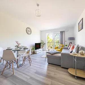 Apartment Ash View Place 3 -heathrow - Thorpe Park - Free Parking, Staines-upon-Thames