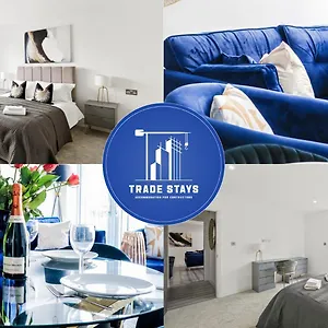 Apartment High-End Luxury Apartments - Free Parking And Wifi Included!, Staines-upon-Thames